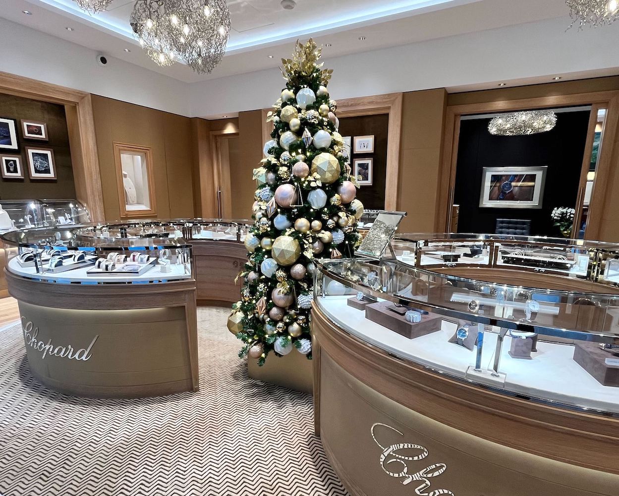 Luxury Christmas tree designed by Greenscape Design, available for rent in Vancouver. Featured at Chopard retail store.