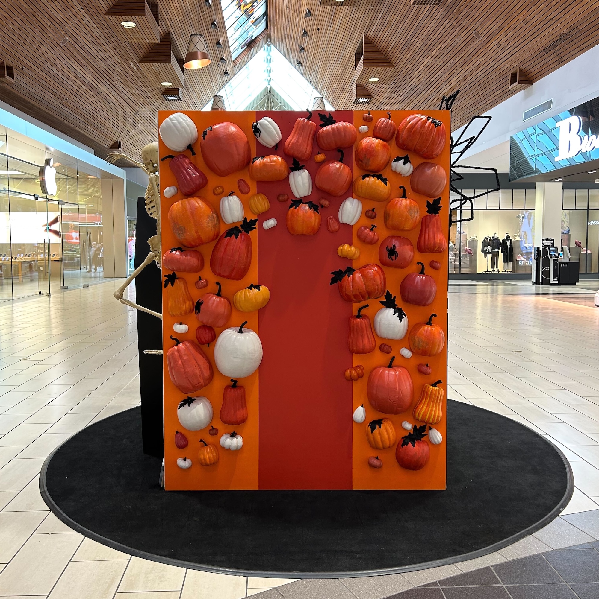 Pumpkin themed Halloween photo backdrop in shopping centre